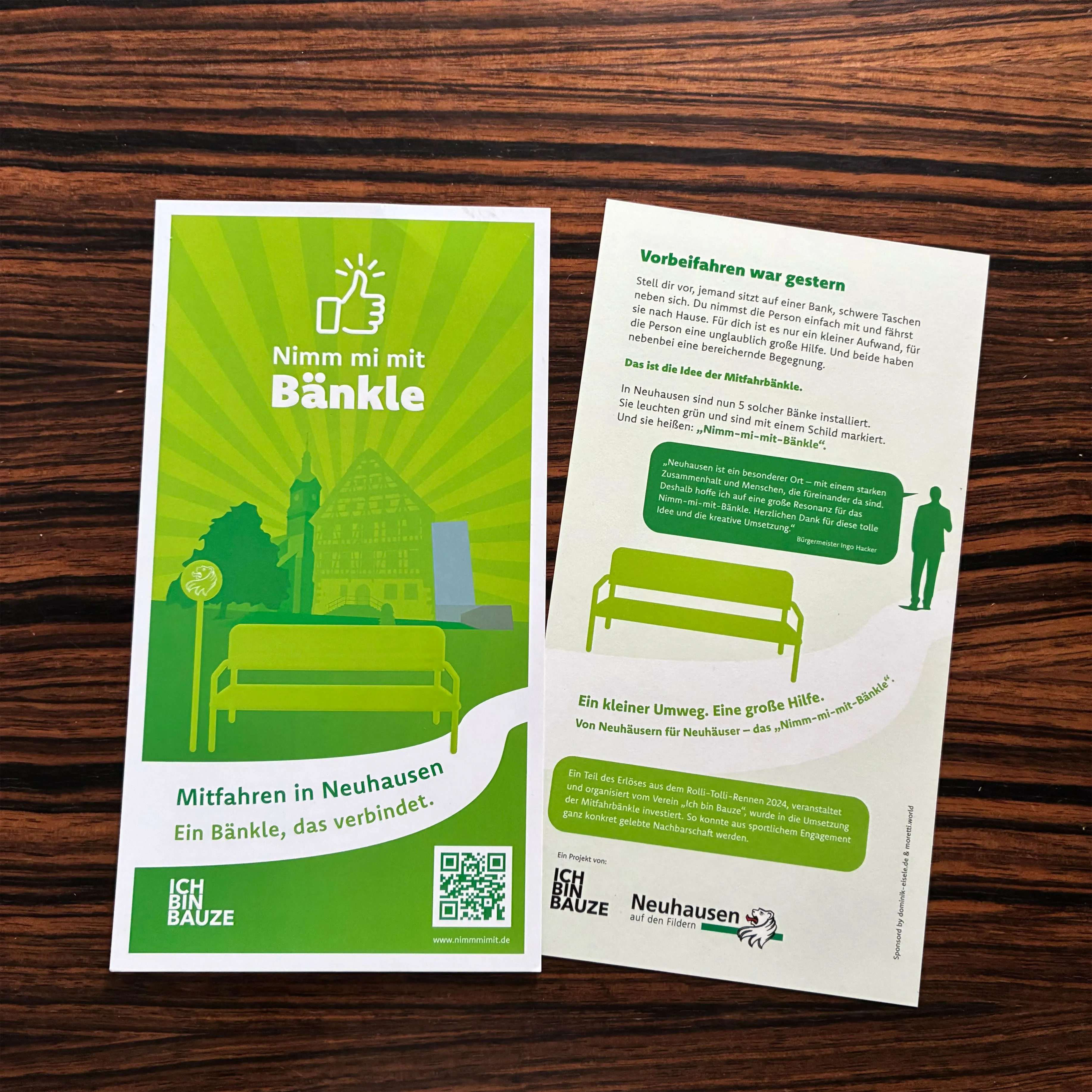 Nimm mi mit Bänkle – Flyerdesign für die Mitfahrbank-Initiative in Neuhausen auf den Fildern Gestalteter Informationsflyer der Mitfahrinitiative „Nimm mi mit Bänkle“ in Neuhausen auf den Fildern. Das Printmedium informiert über das Konzept der Mitfahrbänke und fördert nachbarschaftliche Mobilität im ländlichen Raum.